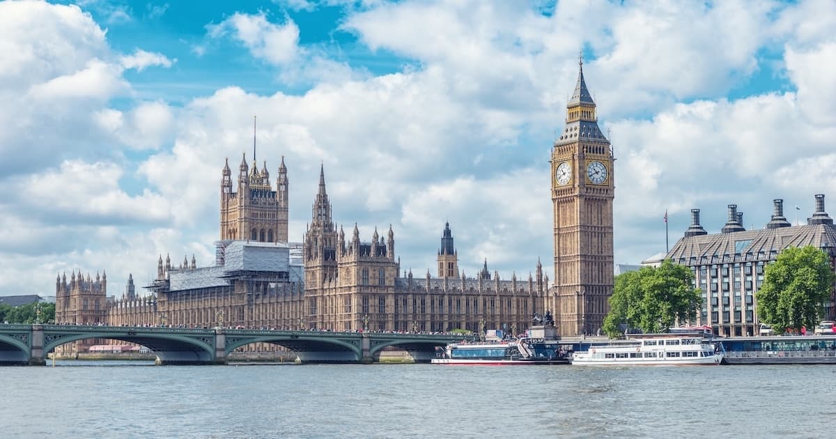 Honeymoon in London: Romance Between the Fragrance of History and the Charm of the Present